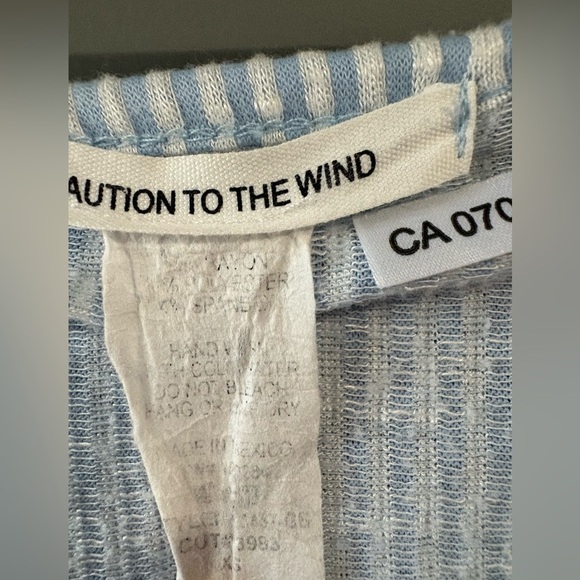 Caution to the wind, size xs, light weight, high-low, white and blue pin stripe - Picture 2 of 6